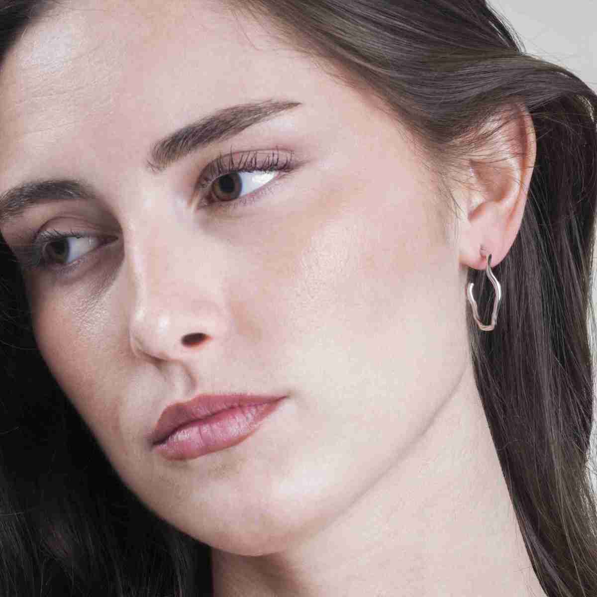 Pendientes de aro irregular en plata de ley