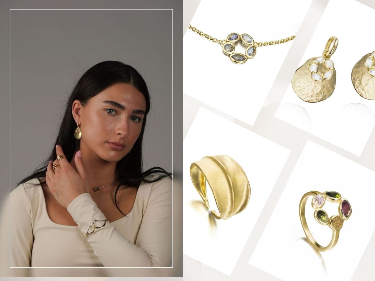 Mujer con juego de joyas de oro.
